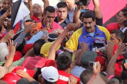 Maduro rencontre des mouvements communaux venus de tout le pays.