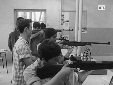 Tueurs et tueuses des bébés des autres à l'entrainement